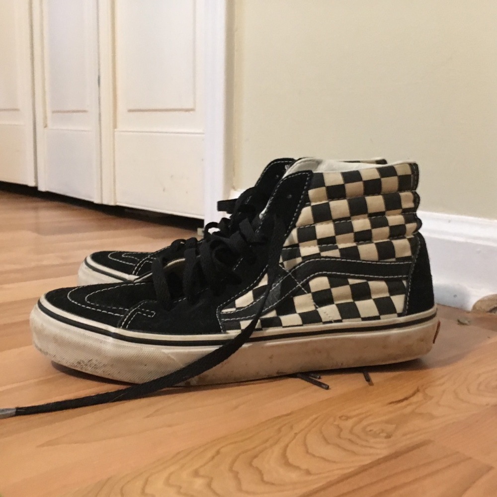 Vans off the wall High top checkered shoes
